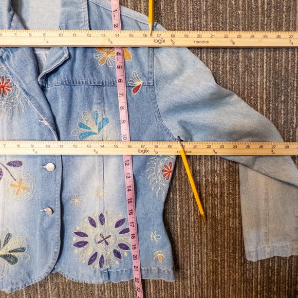 Clio Womens Size 12 Denim Jacket Vintage Floral Embroidered Light Wash Retro - Picture 9 of 9